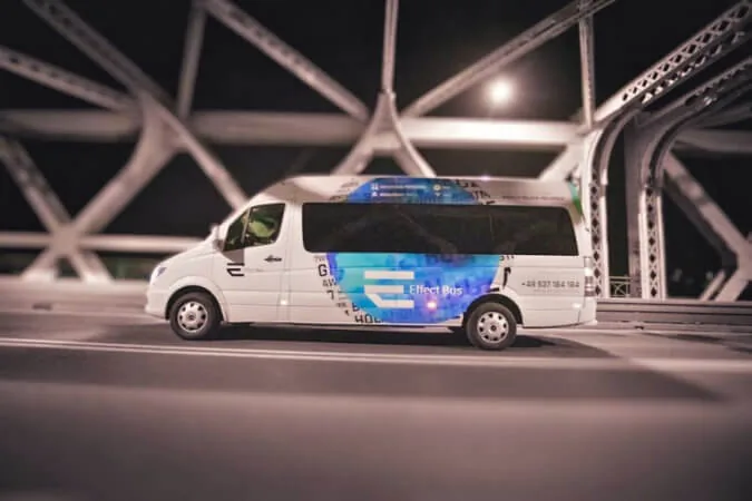 Tanie busy do Belgii — Mercedes Sprinter Effect Bus przed wyjazdem w trasę