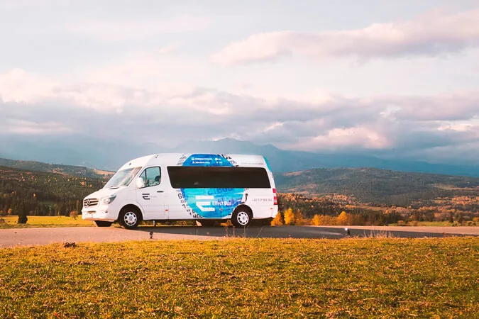 Tanie busy do Holandii — Mercedes Sprinter Effect Bus przed wyjazdem w trasę