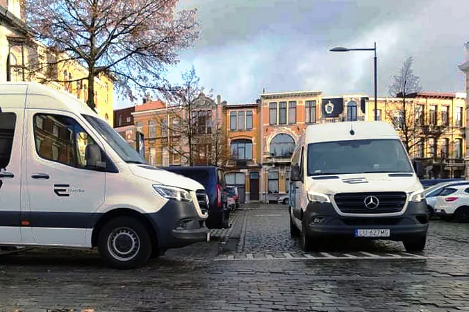 Busy z Belgii do Polski — odbiór pasażerów spod adresu w Belgii